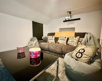 Brecon beacons Cottage with Cinema Room sleeps 5 - Pont Sticill - Living room
