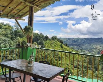 Hostal y Camping Los Girasoles - סאלנטו - מרפסת