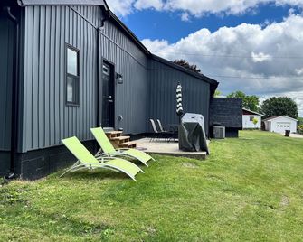 Cozy pet friendly rental located near Penn Highlands; 10 miles to Treasure Lake! - Dubois - Binnenhof