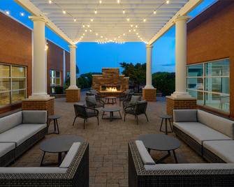 Hilton Garden Inn Buffalo Airport - Cheektowaga - Innenhof