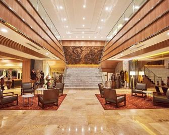Patra Semarang Hotel & Convention - Semarang - Lobi