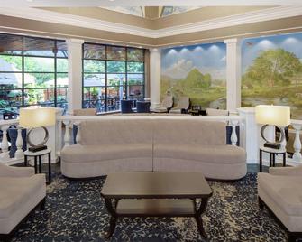 Desmond Hotel Malvern, a DoubleTree by Hilton - Malvern - Living room