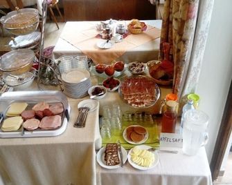 Gästehaus Loithaler - Fügen - Buffet