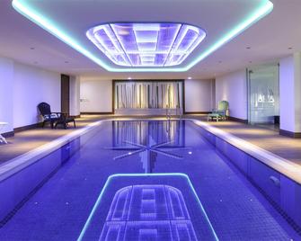 ibis Styles Dubai Jumeira - Dubaj - Basen