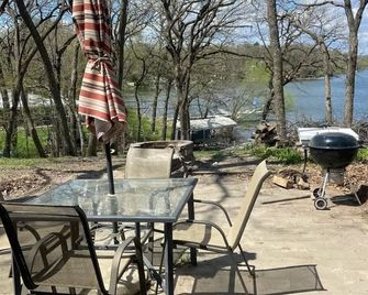 The Eagle's Nest - Big Lake - Patio