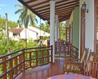 Palitha Guest House - Unawatuna - Balcony