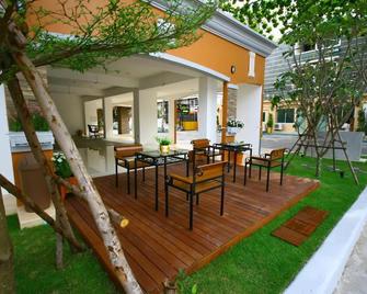 At Home Phetkasem - Bangkok - Patio