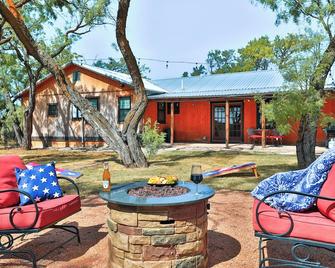 B-Well Rafter J Lodge: A Family Gathering Place - Abilene - Patio
