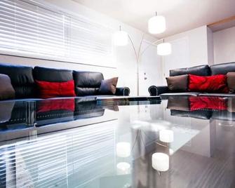 Apartment, Free Breakfast, Close By Byui & Rexburg Temple - Rexburg - Living room