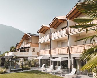 Hotel Tiefenbrunn Gardensuites & Breakfast - Lana - Building