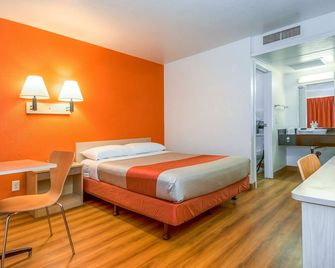 Motel 6 Corona - Corona - Habitación