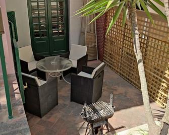 'Alcova do Arco' inside IX century City Walls at Old Town nearby 4 islands - Faro - Innenhof