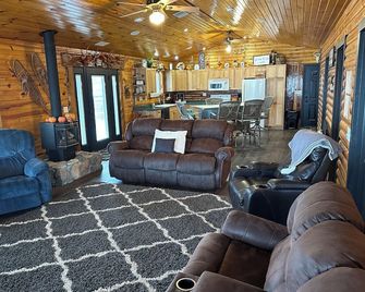 Cozy lake cabin along the Platte River. - Columbus - Wohnzimmer