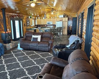 Cozy lake cabin along the Platte River. - Columbus - Wohnzimmer