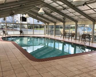 The Country Inn of Lancaster - Lancaster - Pool