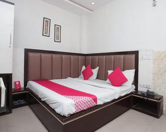 OYO 38824 Atithi Palace - Sahāranpur - Bedroom
