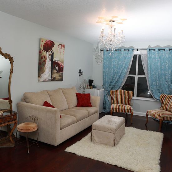 Living room view of Woodstock Inn Bed & Breakfast