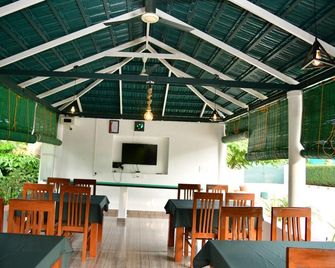 The Greenwoods Homestay - Srimangala - Restaurant