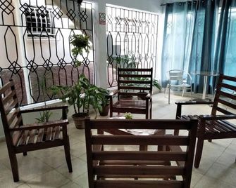 Hostal La Aurora Las Tunas - Las Tunas - מרפסת