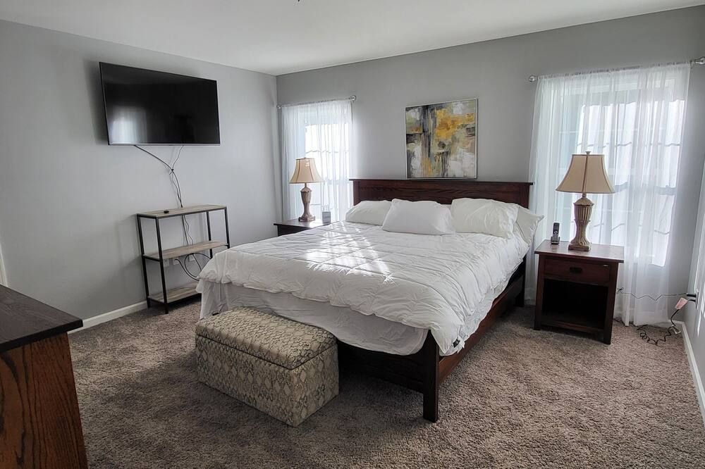Hillside Relaxation in Endless Mountains. Minutes from Tioga Downs. Sleeps 8