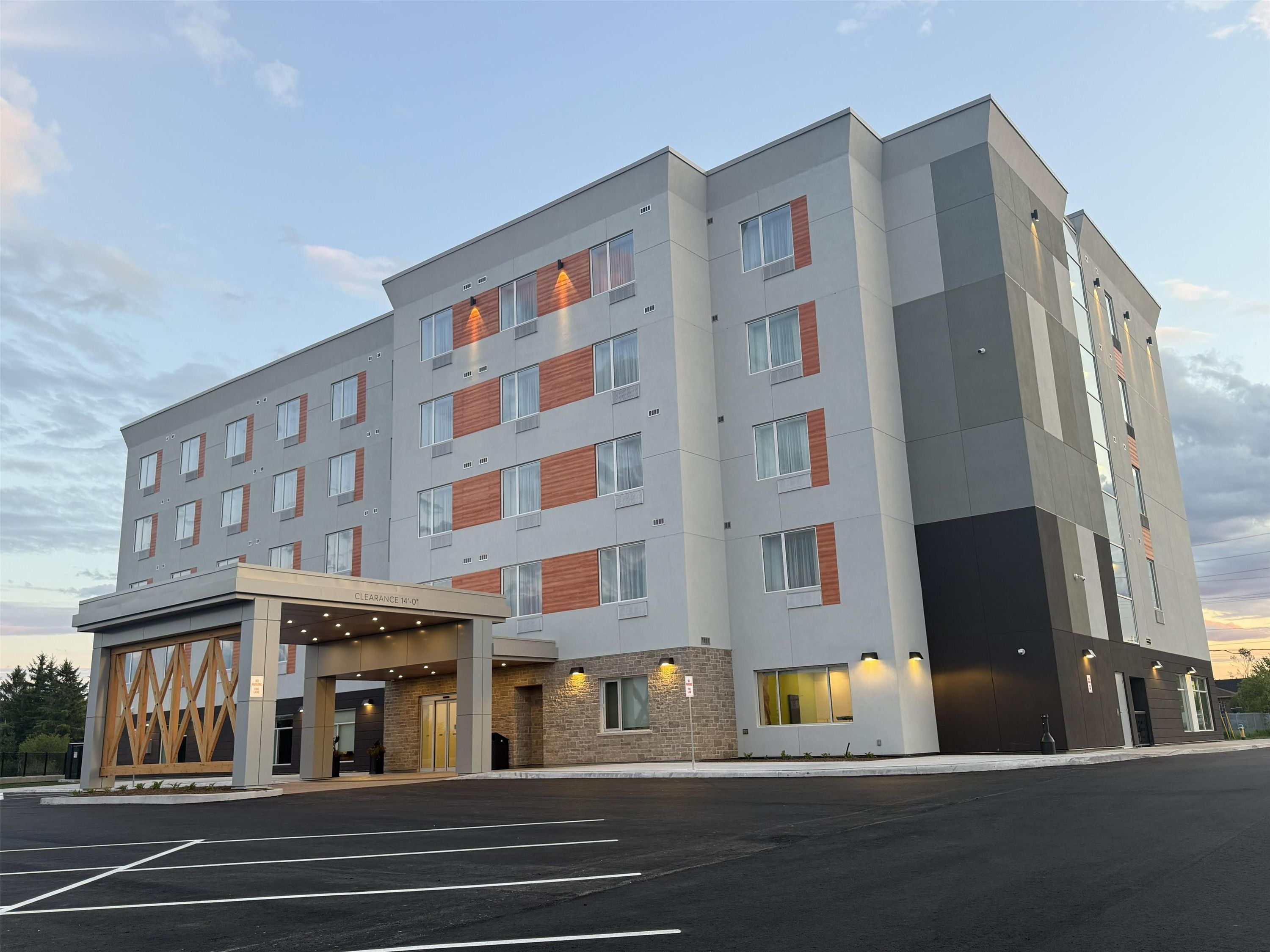 Best Western Plus Kawartha Lakes Hotel & Suites - Lindsay - Gebouw