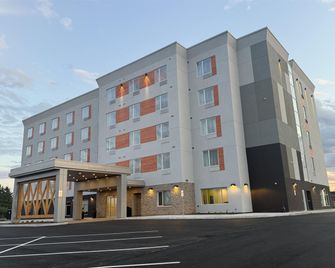 Best Western Plus Kawartha Lakes Hotel & Suites - Lindsay - Budova