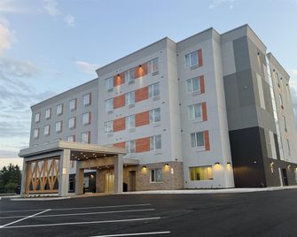 Best Western Plus Kawartha Lakes Hotel & Suites - Lindsay - Gebouw