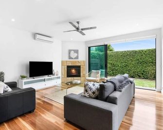 Luxury Torquay Townhouse 150m to Beach - Torquay - Huiskamer