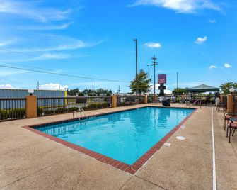Comfort Suites Monroe - Monroe - Pool