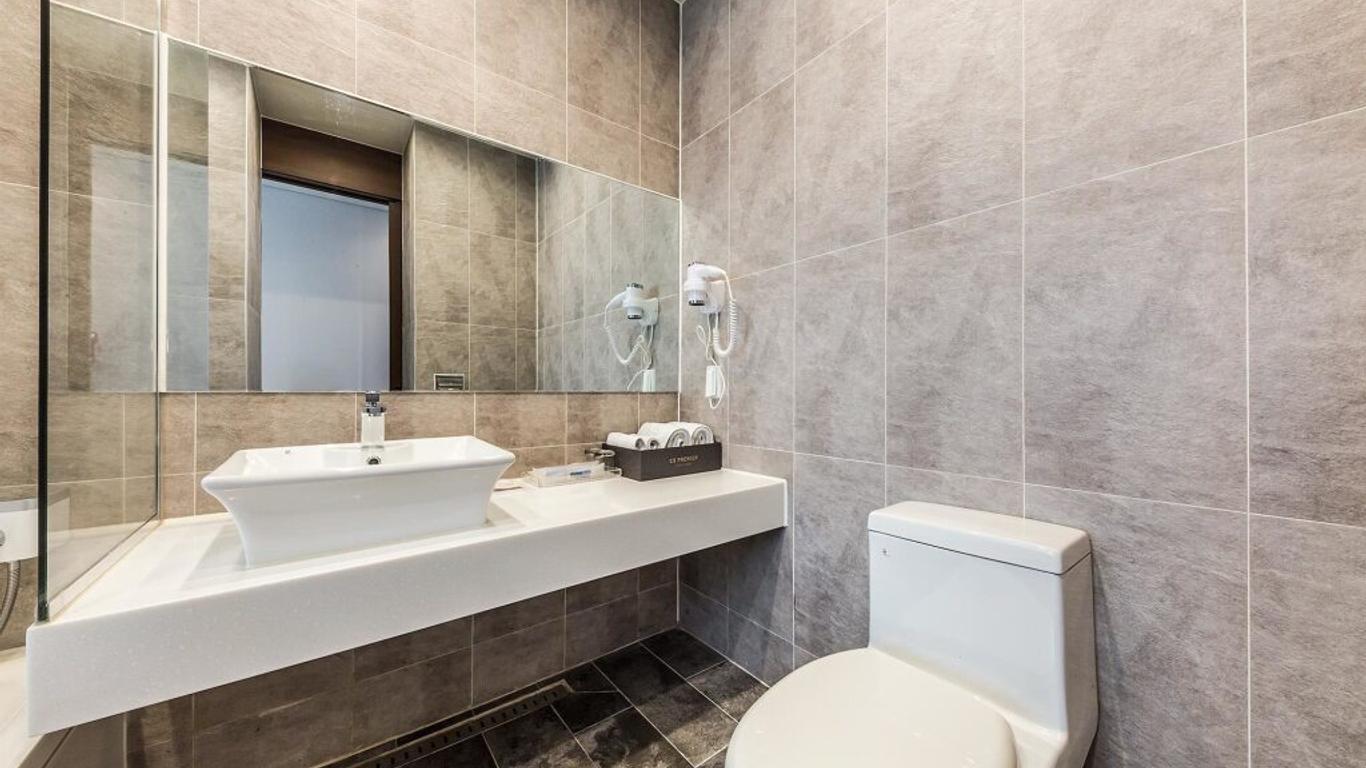 Cs Premier Hotel