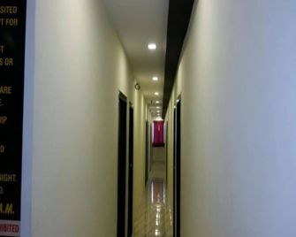 Hotel Silver Moon - Bombay - Pasillo
