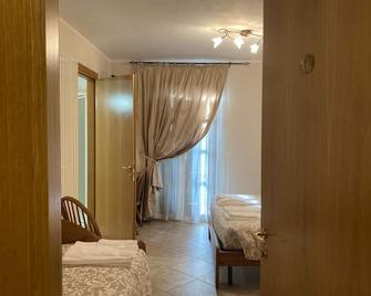 Locanda La Posta Nöa - B&B - Vezza d'Oglio - Bedroom