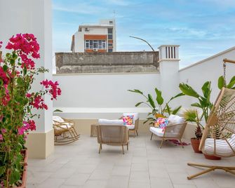 Guest House Jacarandá Faro - Faro - Balcon