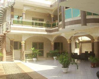 Air-conditioned 2-bedroom apartment with living room - Lomé - Building