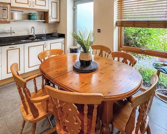 Marina Escape - Swansea - Dining room