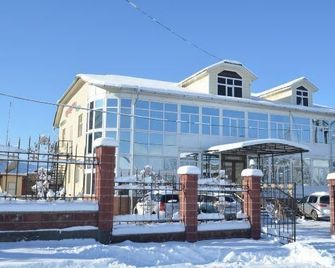 Altamira Hotel - Karakol - Edificio