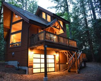 Romantic island retreat surrounded by majestic trees - Shelton - Building