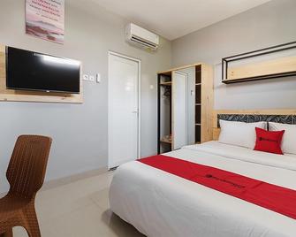 RedDoorz near Plaza Atrium Senen - Jakarta - Bedroom
