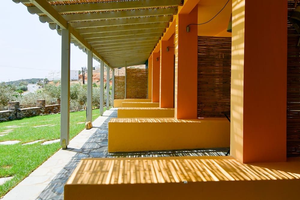 Rooster Guesthouse Rooms - Andros