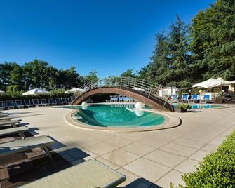 Lh Hotel Excel Roma Montemario - Roma - Piscina