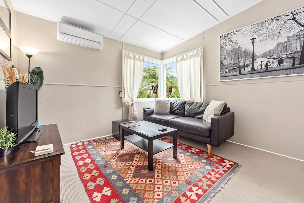 Stylish 1 Bedroom Apartment in New Farm - בריסביין - סלון