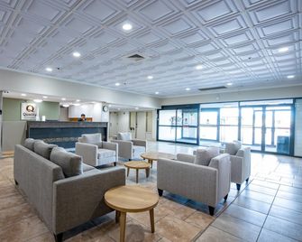 Quality Inn & Suites - Whitehorse - Hall d’entrée