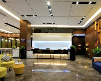 Hampton by Hilton Guangming Shenzhen - Shenzhen - Front desk
