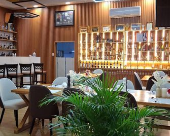 Cave Beach Resort - Boutique Accomodation - Dingalan - Restaurant