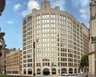 Home2 Suites by Hilton St. Louis Downtown - St. Louis - Building