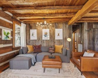 Cozy Lux Cabin With Game Room - Murfreesboro