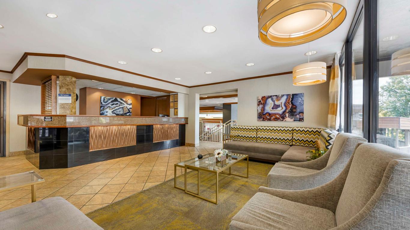 Best Western Plus Landing View Inn & Suites