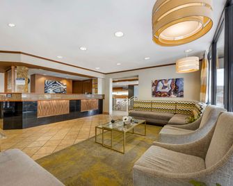 Best Western Plus Landing View Inn & Suites - ברנסון - דלפק קבלה