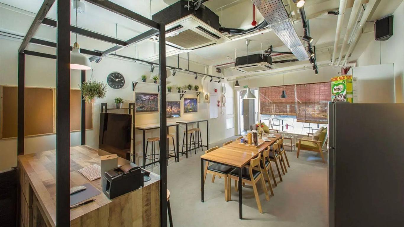 كوارترز كابسول هوستل