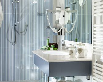 Erbavoglio Hotel - Rimini - Bathroom